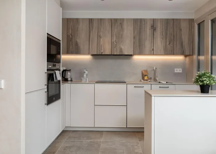 Flateli Pou Rodó 3 *